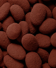 Princesse amande d'Avola enrobée de chocolat au noir Sisao.