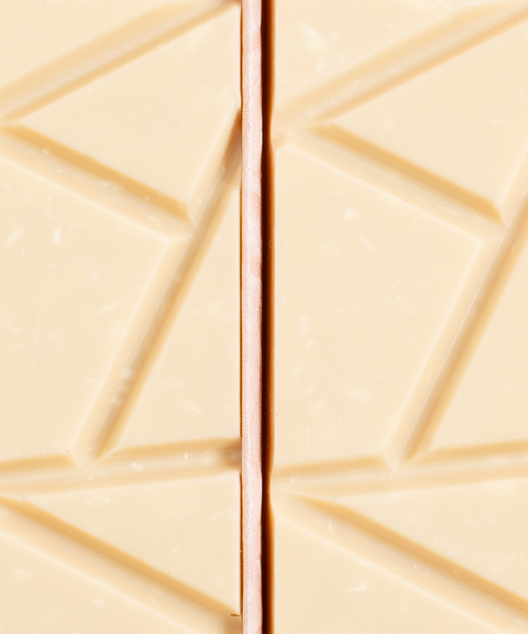 Pochette Fleur de peau, chocolat blanc Sisao à la noix de coco grillée