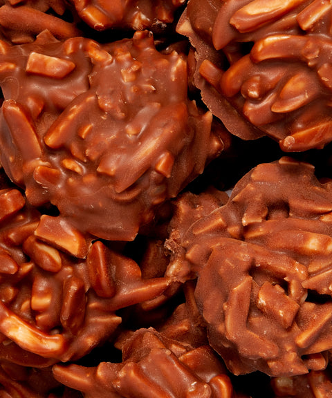 Rocher amandes torréfiées enrobées de chocolat au lait Sisao